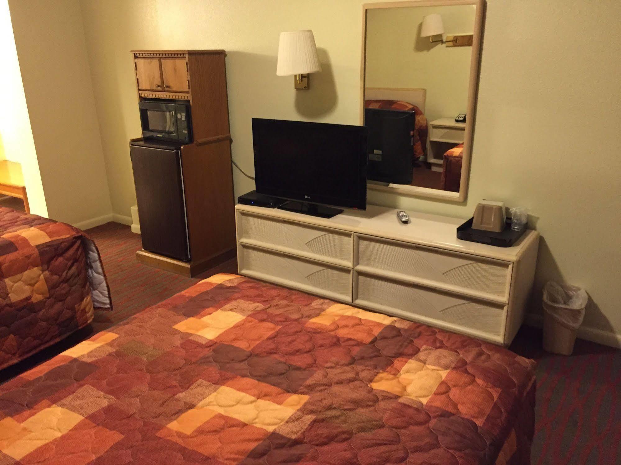 Sebring Inn Extérieur photo