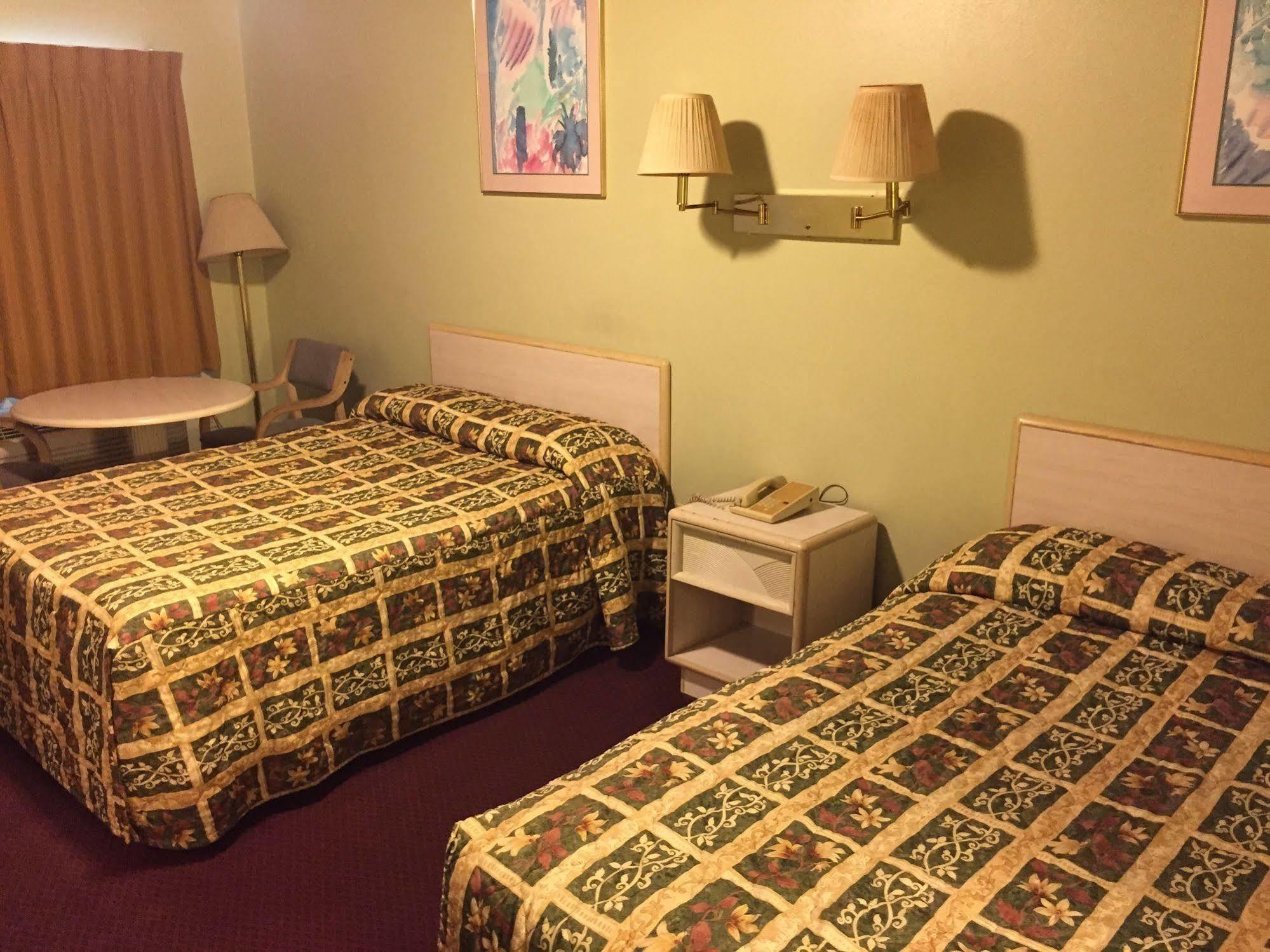 Sebring Inn Extérieur photo